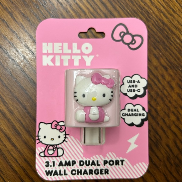 NWT Licensed hello kitty 3.1 amp dual port wall charger - Picture 1 of 3